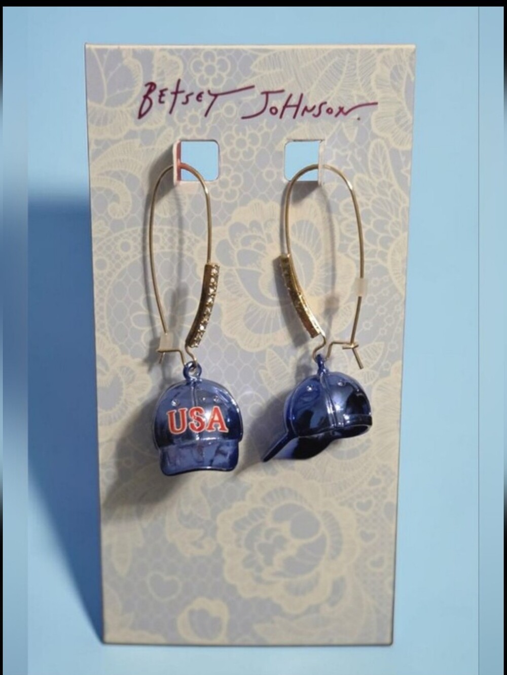 Betsey Johnson 'USA' Baseball Cap Drop Earrings & Rae Dunn Dbl Sided Mug, NWT - Picture 7 of 7